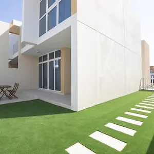https://brand-new-luxury-3bedroom-villa-in-damac-hills-2.dubaihotelsoffers.com
